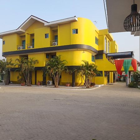 Brookvale Hotel Weija ภายนอก รูปภาพ