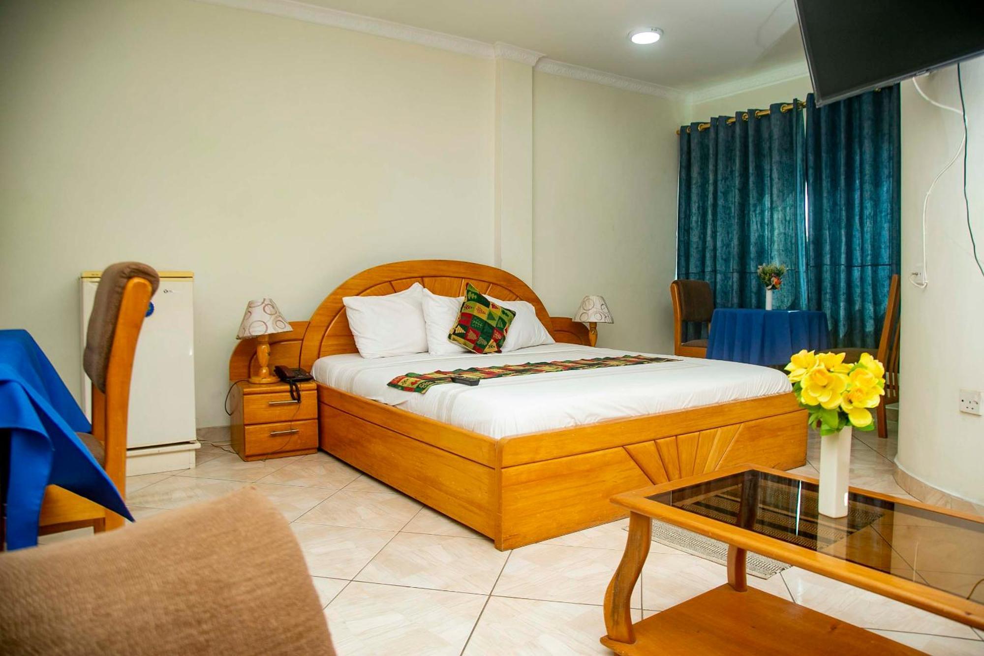 Brookvale Hotel Weija ภายนอก รูปภาพ