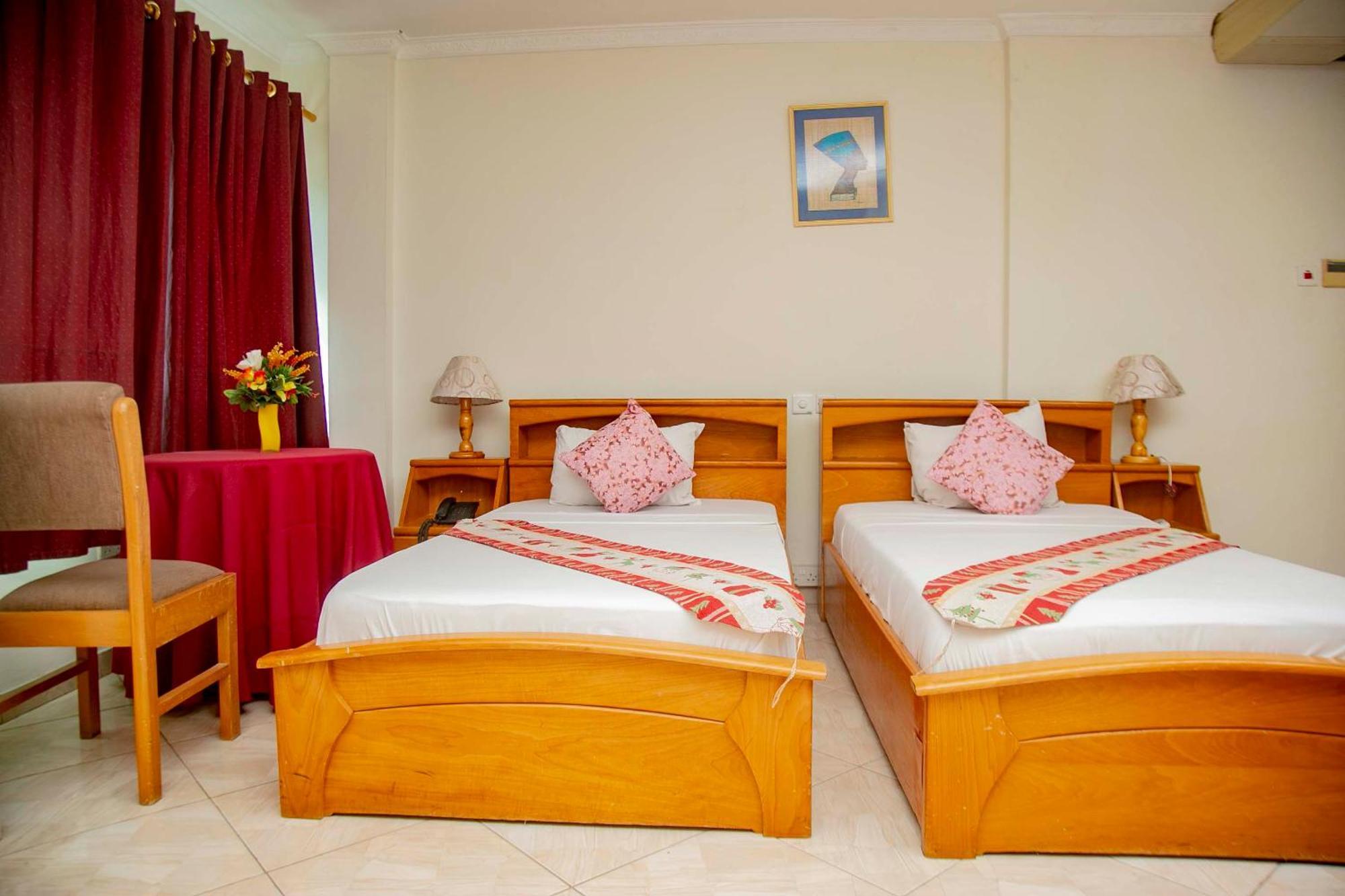 Brookvale Hotel Weija ภายนอก รูปภาพ