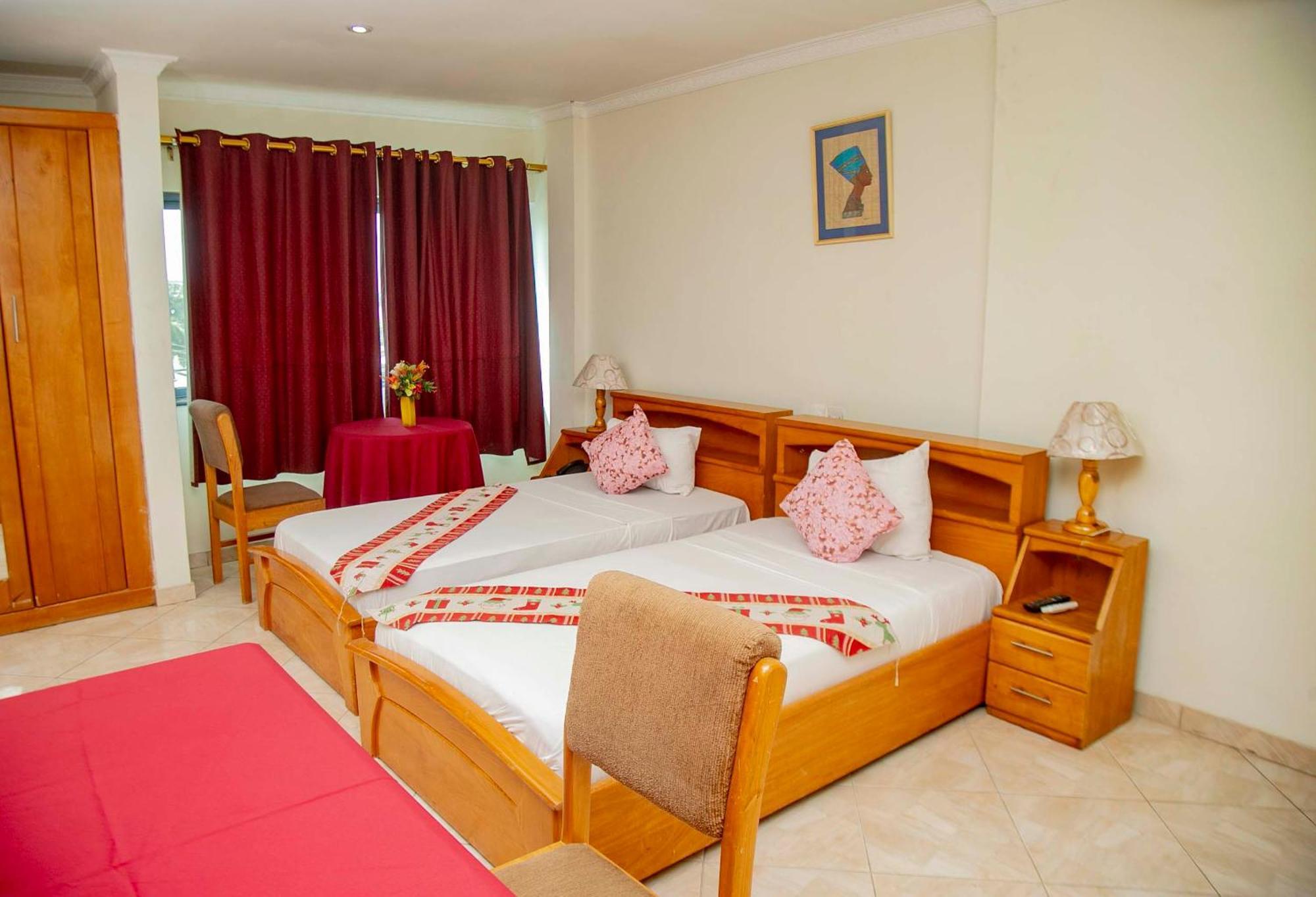 Brookvale Hotel Weija ภายนอก รูปภาพ