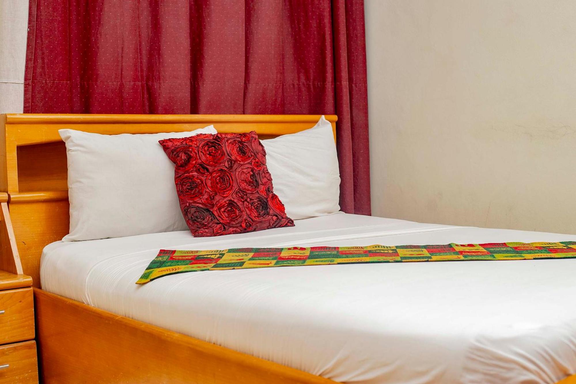 Brookvale Hotel Weija ภายนอก รูปภาพ
