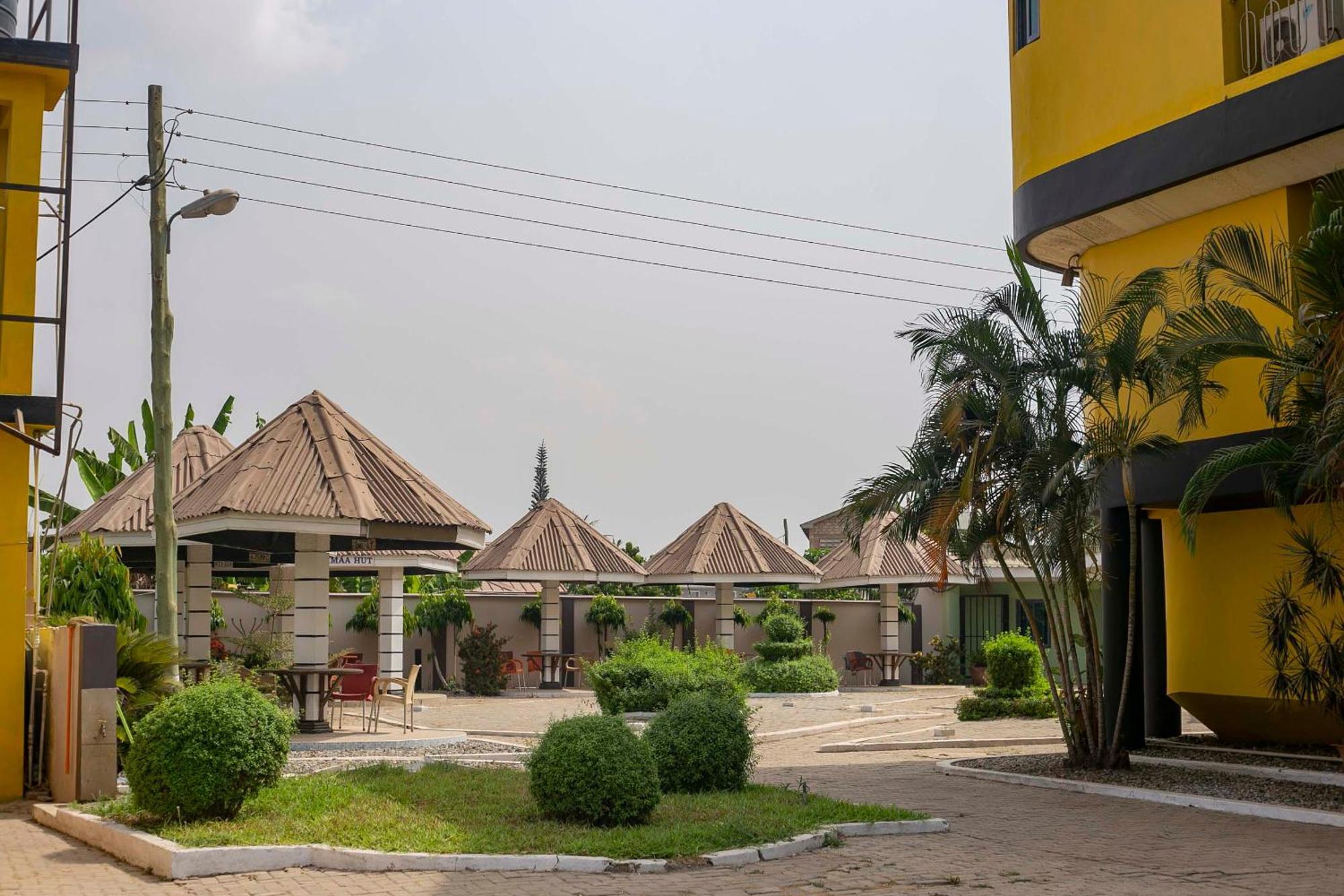 Brookvale Hotel Weija ภายนอก รูปภาพ