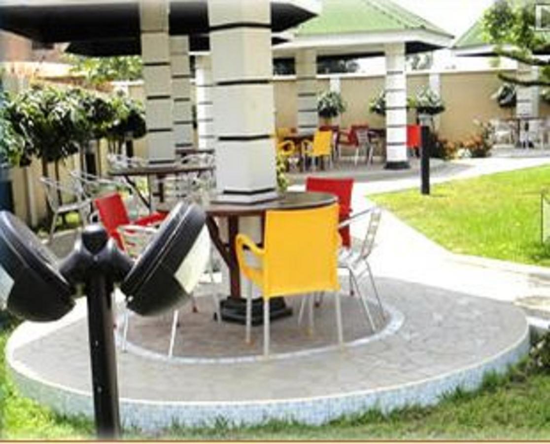 Brookvale Hotel Weija ภายนอก รูปภาพ