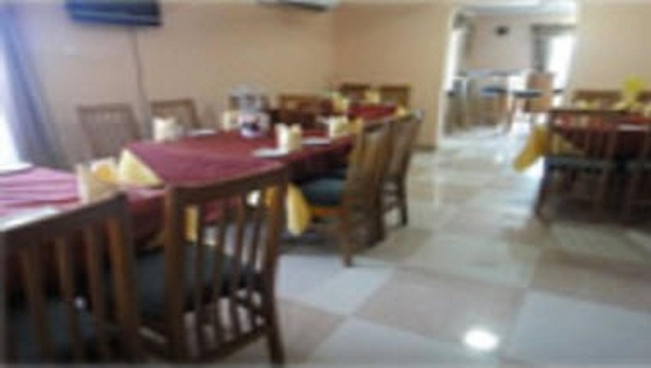 Brookvale Hotel Weija ภายนอก รูปภาพ