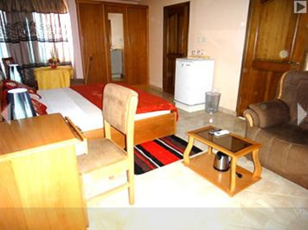 Brookvale Hotel Weija ภายนอก รูปภาพ