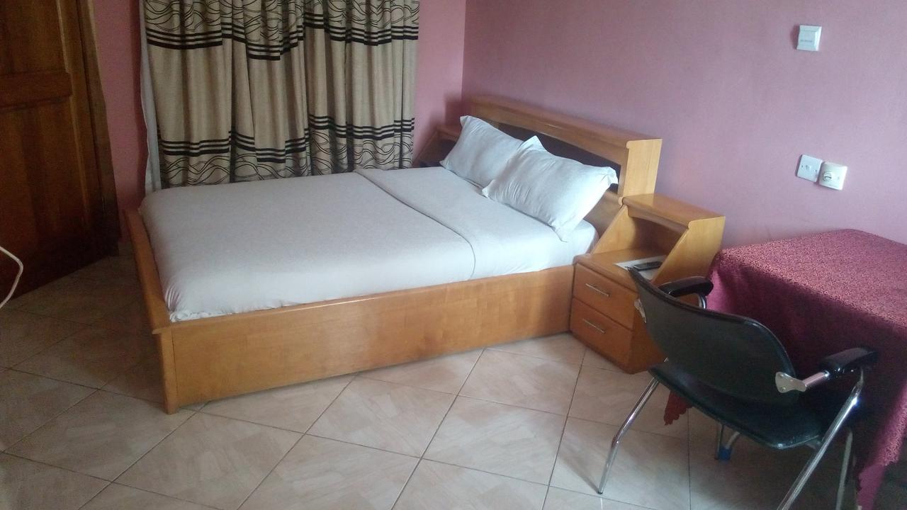 Brookvale Hotel Weija ภายนอก รูปภาพ