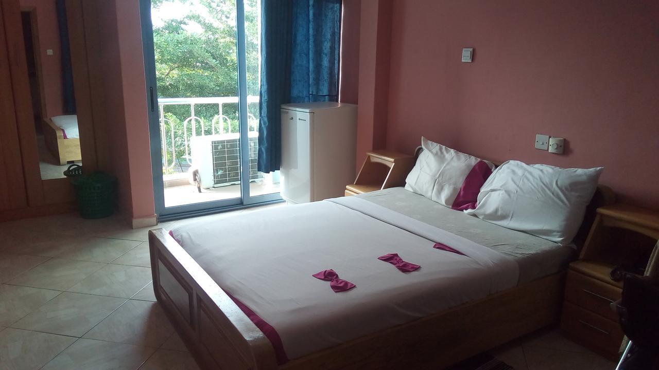 Brookvale Hotel Weija ภายนอก รูปภาพ
