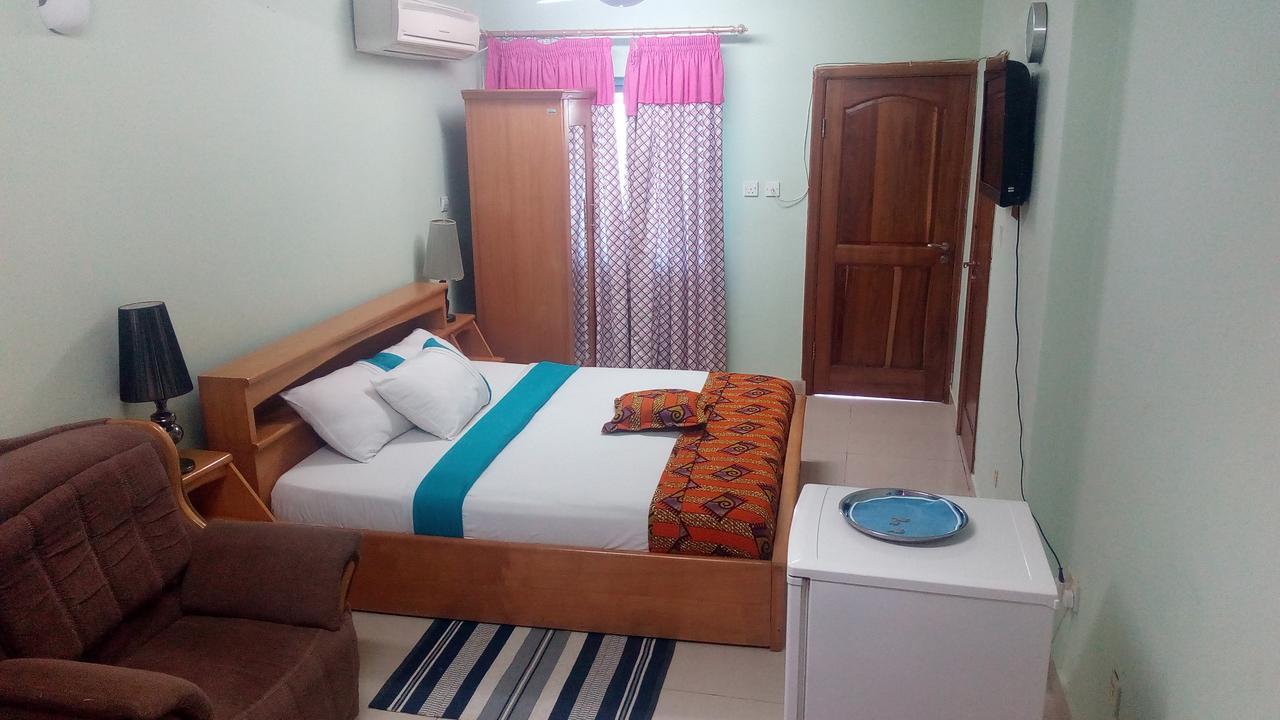 Brookvale Hotel Weija ภายนอก รูปภาพ
