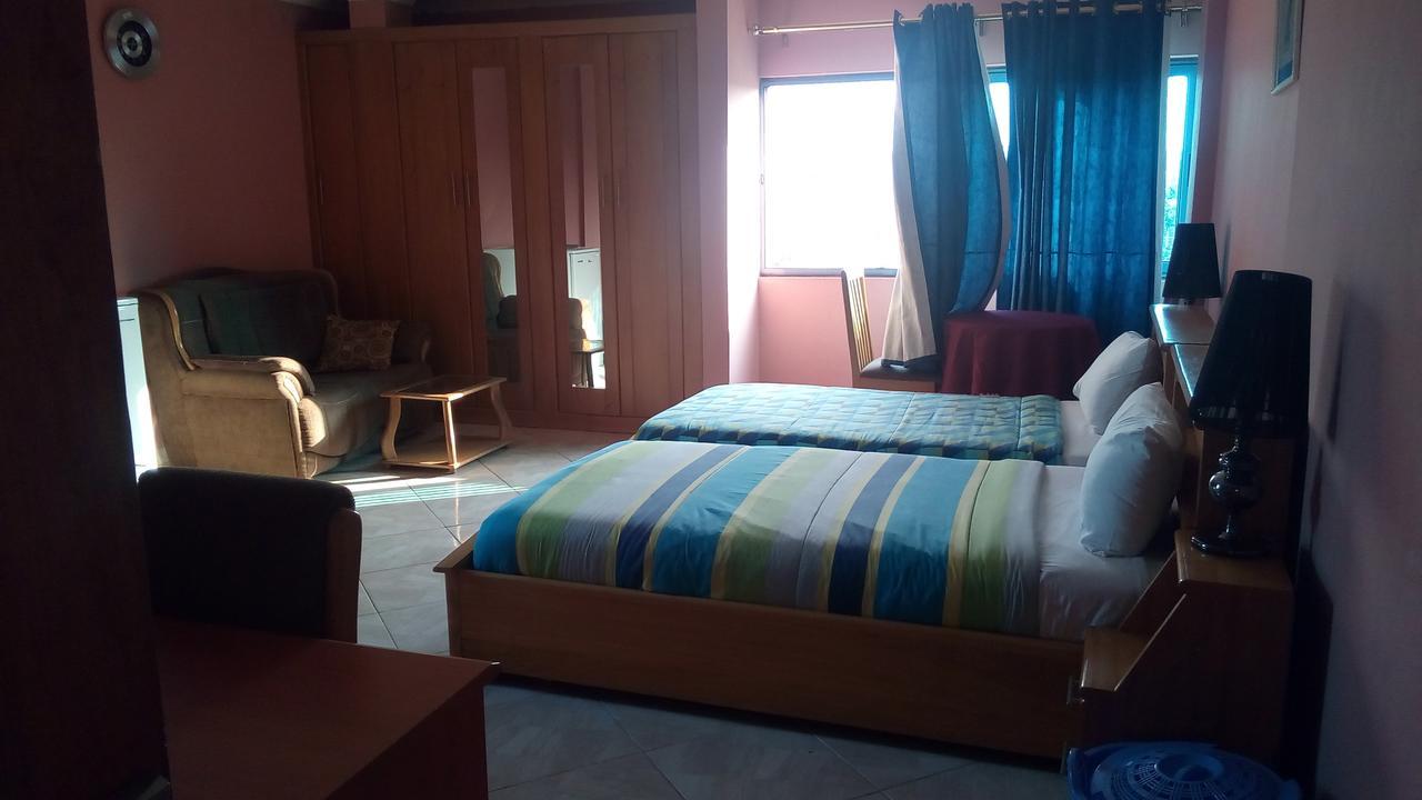 Brookvale Hotel Weija ภายนอก รูปภาพ