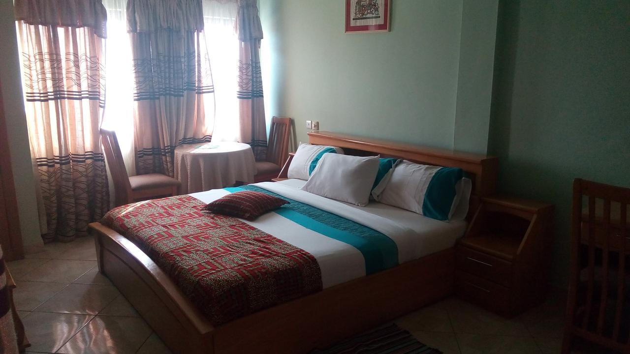 Brookvale Hotel Weija ภายนอก รูปภาพ